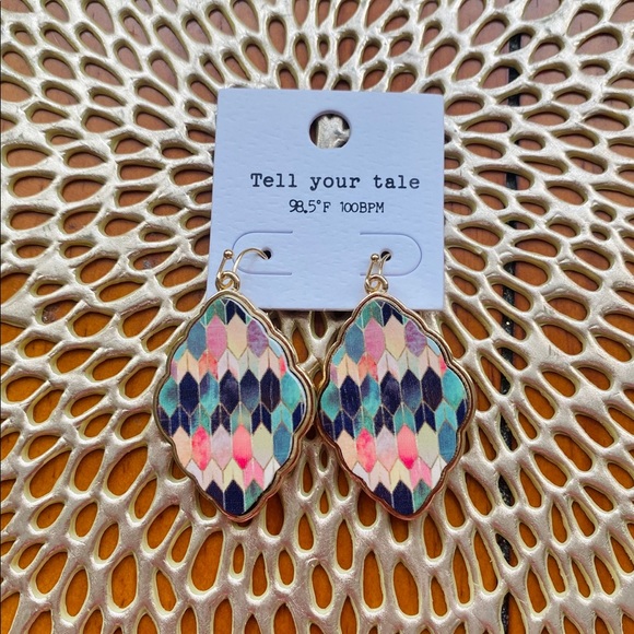 🆕🛍LAST PAIR! Wooden Baroque Earrings - Picture 3 of 4